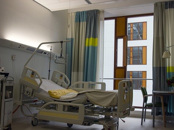 Ein Krankenhauszimmer.