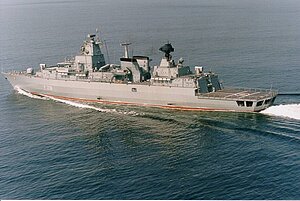 Die Fregatte MS Mecklenburg auf See.